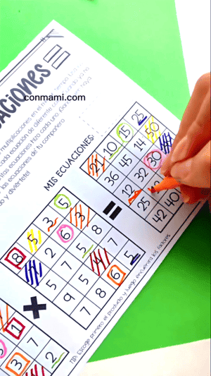 Toma cercana de la ficha de Crea las Multiplicaciones mientras se marcan las operaciones encontradas